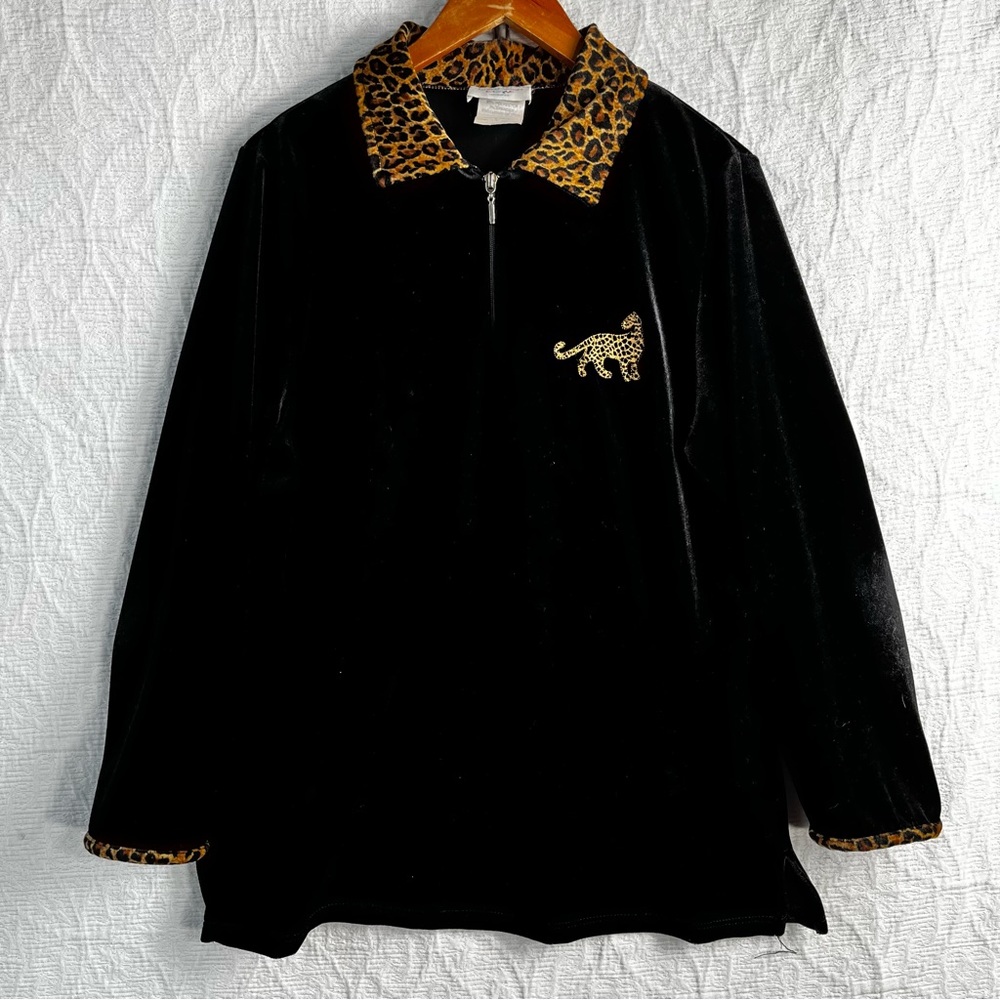 Amanda Stewart Intimates Velvet Black Shirt Womens M Cheetah Print Collar Cuffs